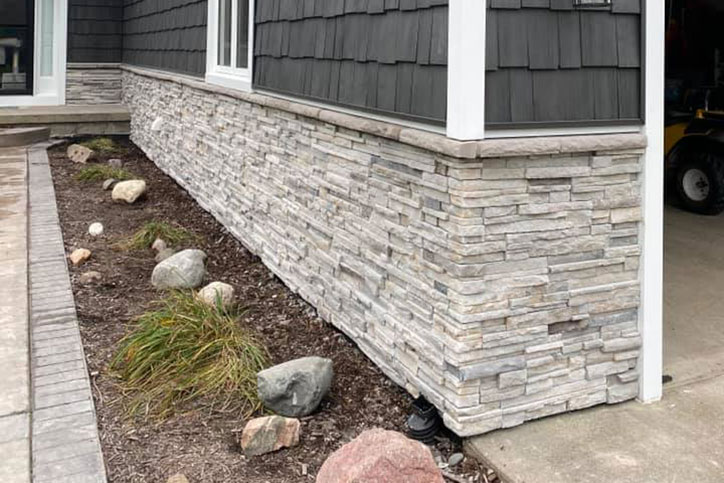 What's the Difference between Cultured Stone and Stone Veneer?